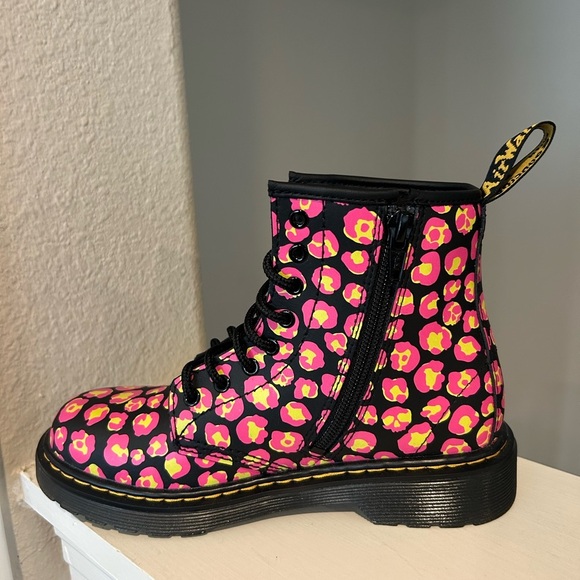 Dr Doc Martens 1460 J Pink Leopard Hydro Leather Combat Boots Youth Girls Size 2 - Picture 3 of 10